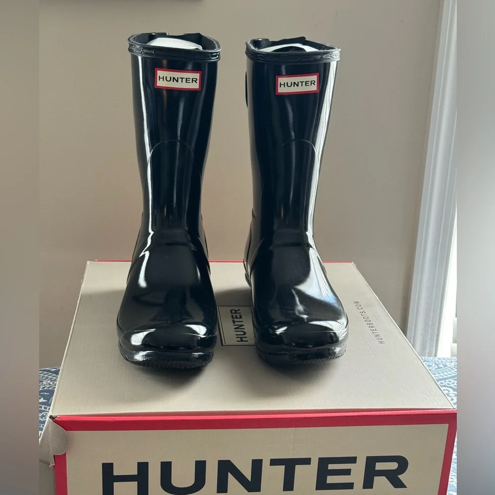 NWT Hunter Original Short Gloss Boot with Expandable Back -Womens Size 9 - Picture 1 of 13